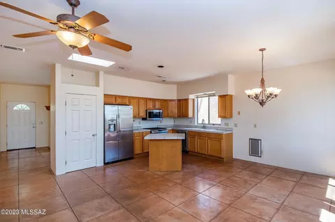 1544 E Painted Colt Loop, Tucson, AZ 85719 photo 9