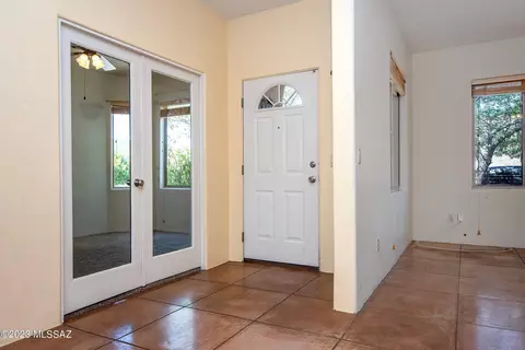 1544 E Painted Colt Loop, Tucson, AZ 85719 photo 3