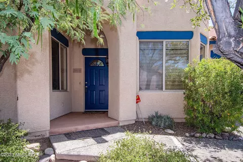 1544 E Painted Colt Loop, Tucson, AZ 85719 photo 2