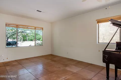 1544 E Painted Colt Loop, Tucson, AZ 85719 photo 5