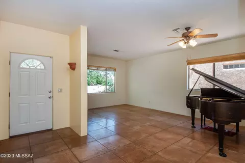 1544 E Painted Colt Loop, Tucson, AZ 85719 photo 4