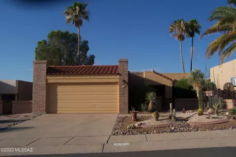 981 W Rio Zuni, Green Valley, AZ 85614