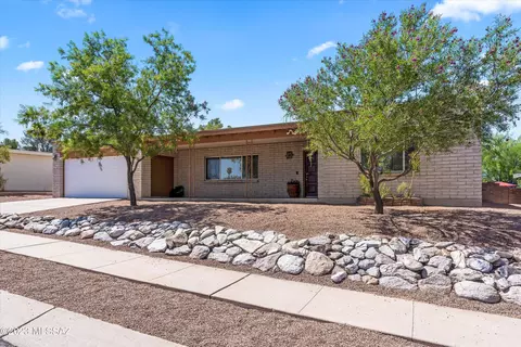 9328 E Deer Trl, Tucson, AZ 85710