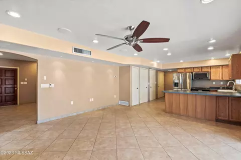 9328 E Deer Trl, Tucson, AZ 85710 photo 8