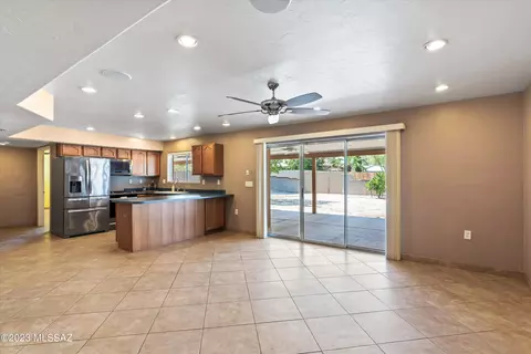 9328 E Deer Trl, Tucson, AZ 85710 photo 7
