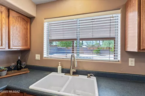 9328 E Deer Trl, Tucson, AZ 85710 photo 12