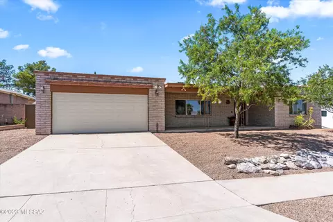 9328 E Deer Trl, Tucson, AZ 85710 photo 2