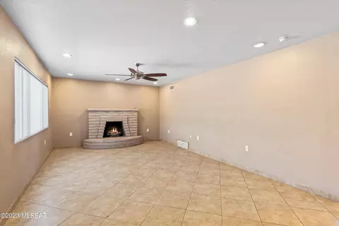9328 E Deer Trl, Tucson, AZ 85710 photo 5