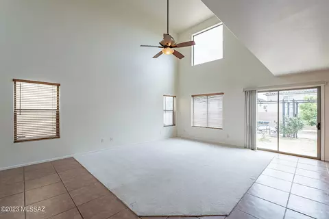 675 W Ash Ridge Dr, Green Valley, AZ 85614