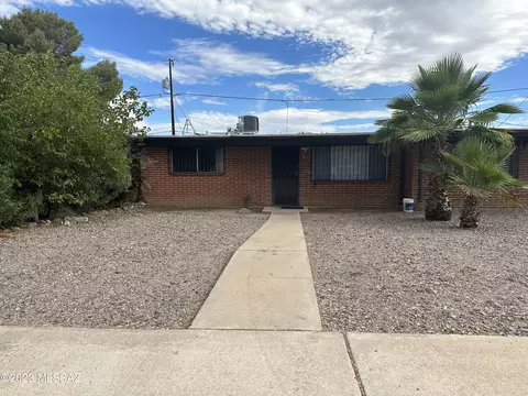 1843 W Caravelle Rd, Tucson, AZ 85713