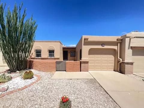 1520 W Camino Calderon, Green Valley, AZ 85622
