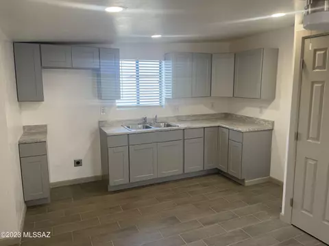 5225 S Hampton Roads Dr, Tucson, AZ 85706 photo 4