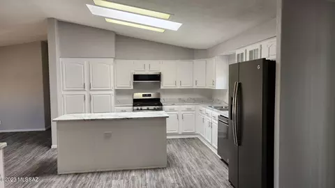 5890 N Chaparral Rd, Tucson, AZ 85743