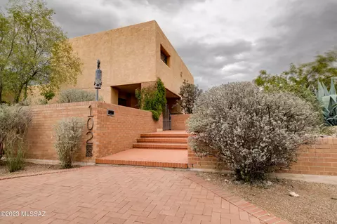 102 N Treat Ave, Tucson, AZ 85716