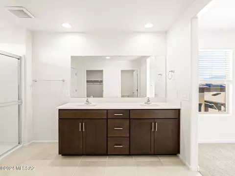 Bath - 12537 E Caden Dr, Vail, AZ 85641 photo 9 of 10