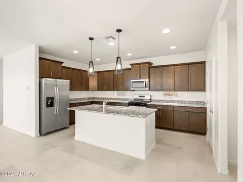 Kitchen - 12537 E Caden Dr, Vail, AZ 85641 photo 4 of 9