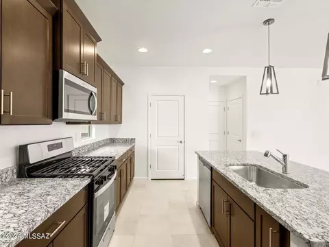 Kitchen - 12537 E Caden Dr, Vail, AZ 85641 photo 9 of 9