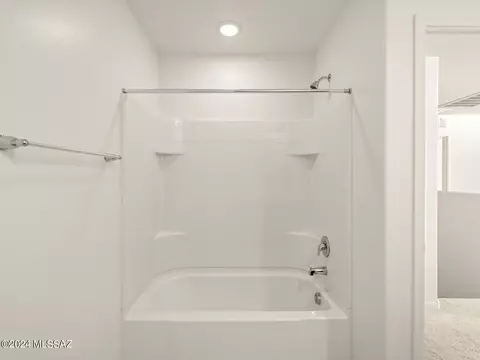 Bath - 12537 E Caden Dr, Vail, AZ 85641 photo 3 of 10