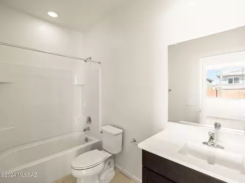 Bath - 12537 E Caden Dr, Vail, AZ 85641 photo 1 of 10