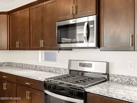 Kitchen - 12537 E Caden Dr, Vail, AZ 85641 photo 6 of 9