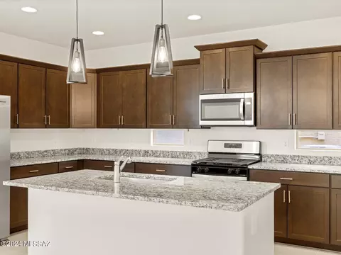 Kitchen - 12537 E Caden Dr, Vail, AZ 85641 photo 3 of 9