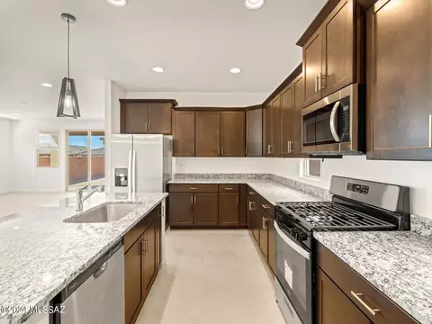 Kitchen - 12537 E Caden Dr, Vail, AZ 85641 photo 7 of 9