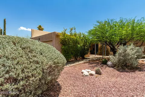 6271 N Camino Los Mochis, Tucson, AZ 85718