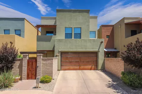 261 E Calderwood Rd, Tucson, AZ 85704