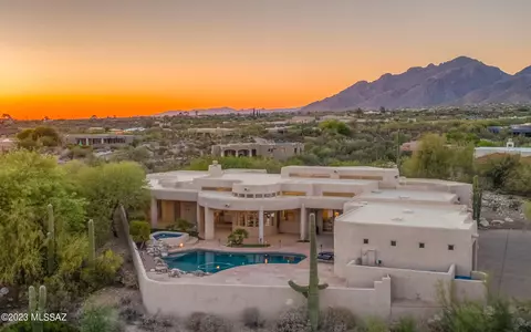 4931 N Avenida De Vizcaya, Tucson, AZ 85718