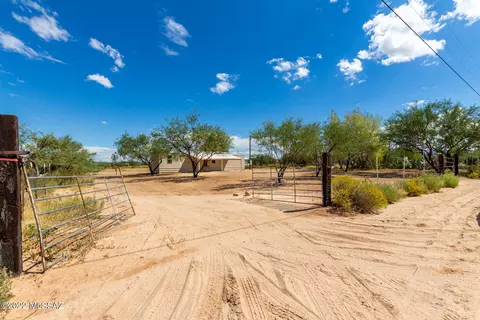 9255 S Woodwalker Ln, Tucson, AZ 85736