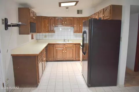 5855 E Bellevue St, Tucson, AZ 85712
