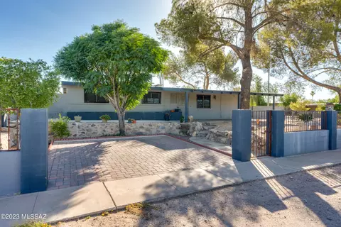 715 W Acadia Dr, Tucson, AZ 85756