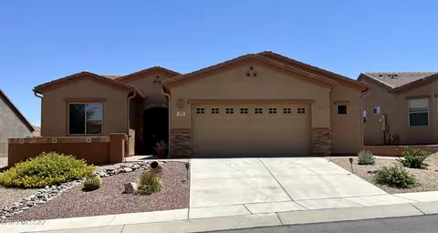 1041 W Bosch Dr, Green Valley, AZ 85614