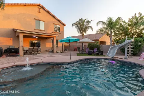 8260 W Green Kingfisher Ln, Tucson, AZ 85757