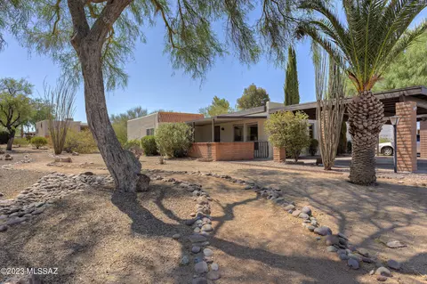 311 N Camino Del Vate, Green Valley, AZ 85614
