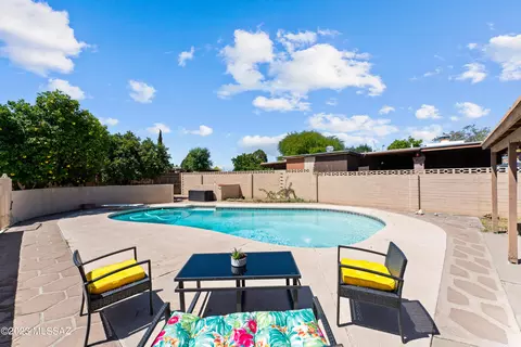 8280 E Winnepeg Pl, Tucson, AZ 85730