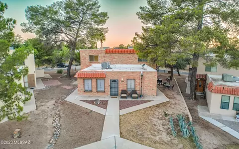 6710 E Calle La Paz #B, Tucson, AZ 85715