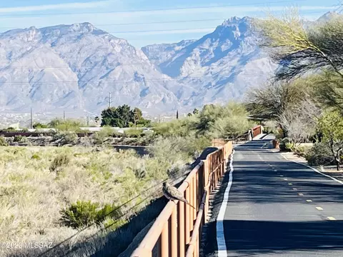 7683 E Chase Park Loop, Tucson, AZ 85710 photo 2
