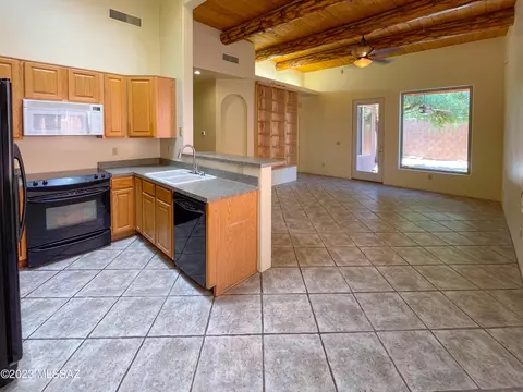 7683 E Chase Park Loop, Tucson, AZ 85710 photo 11