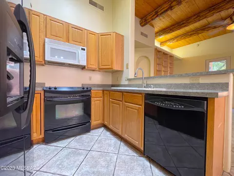 7683 E Chase Park Loop, Tucson, AZ 85710 photo 15