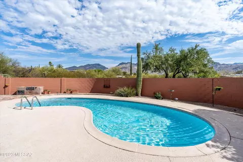 4951 N Siesta Dr, Tucson, AZ 85750