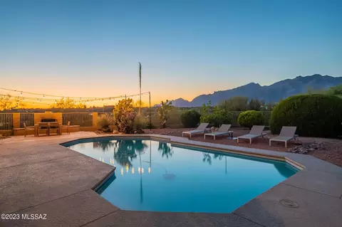 5670 E Center Village Dr, Tucson, AZ 85750