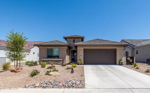 2325 E Thunder Bluff Dr, Green Valley, AZ 85614