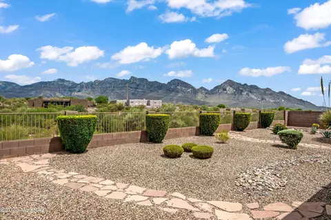 11744 N Crescendo Dr, Oro Valley, AZ 85737