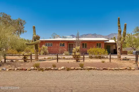 4465 E San Carlos Pl N, Tucson, AZ 85712