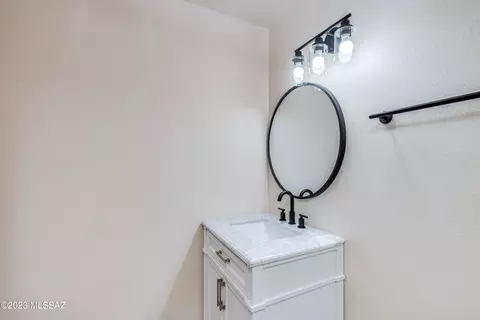 Bath - 205 E 5th Pl, San Manuel, AZ 85631 photo 1 of 3