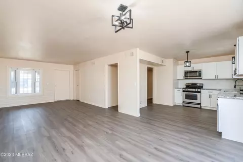 Living - 205 E 5th Pl, San Manuel, AZ 85631 photo 5 of 6