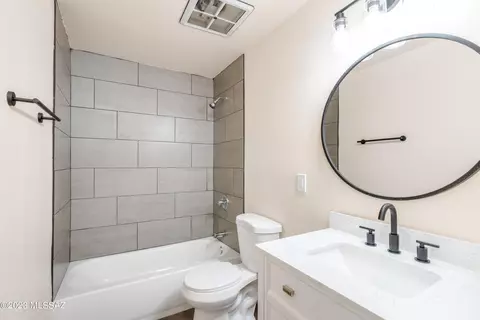 Bath - 205 E 5th Pl, San Manuel, AZ 85631 photo 3 of 3
