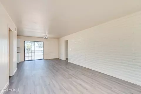 Living - 205 E 5th Pl, San Manuel, AZ 85631 photo 2 of 6