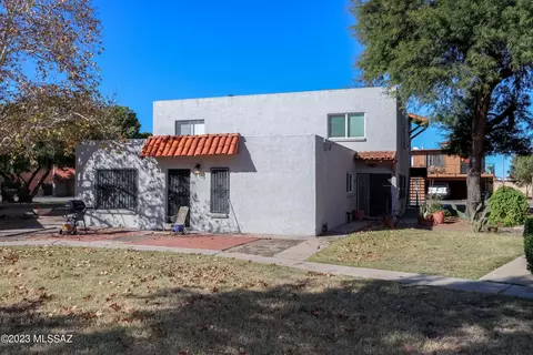 1979 N Camino Serna #D, Tucson, AZ 85715